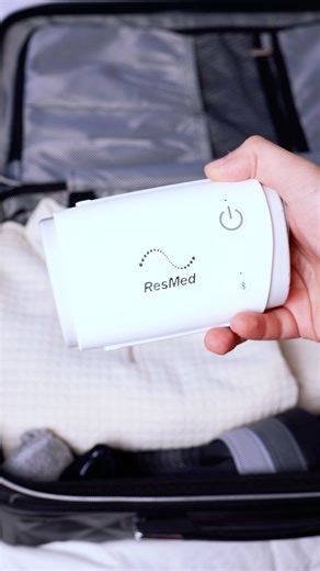 How to take your CPAP therapy anywhere? The ResMed AirMini may be compact, but don’t let the size fool you. #ResMedAirMini #TravelCPAP #PortableCPAP #CPAPMachine #SleepApneaHelp #BetterSleepAnywhere #Sleeplay | Sleeplay