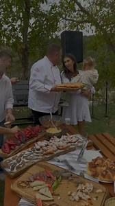 95K views · 723 reactions |  Marius Galan, "Regele Grătarelor", a deschis astăzi primul punct gastronomic local de pe raza municipiului Bistrița! Ajungi la el prin Livezile, dar e lângă Slătinița, fosta fermă a statului. Așadar, dacă vreți să vă impresionați prietenii cu bunătăți gătite de Marius, acum puteți oricând, cu un telefon în prealabil! Mai multe detalii în articolul din primul comentariu. | Bistriteanul.ro | Facebook