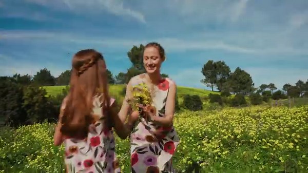 🌼🌿🌼🌿━━━━━ UNIQLO x Marimekko 2024年サマーコレクション 5/10㊎発売決定 ━━━━━🌼🌿🌼🌿 ジョイフル サマーピクニック ユニクロとマリメッコから“Joyful Summer Picnic”をテーマにした、夏の日射しに映える限定コレクション。 商品ラインナップはこちらをチェック👉https://s.uniqlo.com/4d3hd5z オンラインストアと一部店舗（全国284店舗）にて、ご購入いただけます。 | Uniqlo