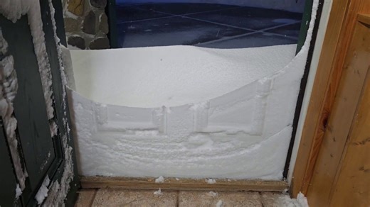 Heavy snow in Two Harbors, Minnesota, amid blizzard warning