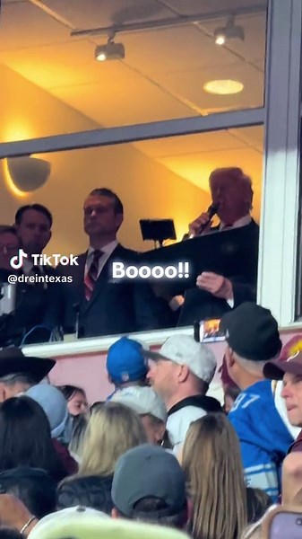 Massive Boos for Garbage: A Public Reaction