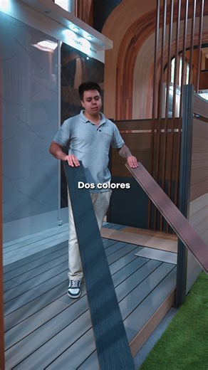 EcoDeck on Instagram: "Elegir un deck ya no es elegir un solo color. Con el Deck Bicolor, tenés dos estilos en una misma tabla: uno para sumar luz, otro para sumar contraste. Vos definís la estética, el ritmo y la personalidad del espacio sin cambiar de material ni de sistema. Además, está hecho en WPC de alta densidad, lo que significa: no se hincha, no se mancha, no se pudre y no exige mantenimiento. Soporta sol, lluvia y uso intenso sin pedirte nada a cambio. Es diseño flexible, instalación s