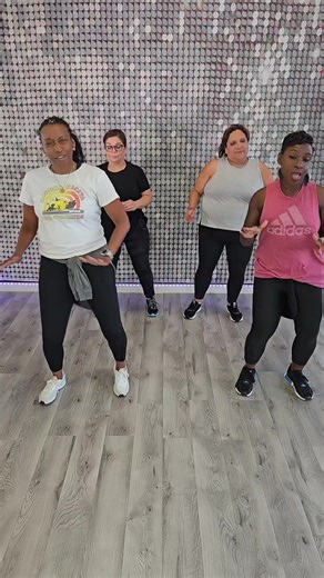 The Shimmy is going Crazy!! Available on all platforms! Have you hit the shimmy yet? #shimmy #DuffE #dundatrecords #djunk #eastsideboyz #fyp #tpain #viral #DanceWithMe #dancetok #DanceToLearn #Shimmydancechallenge