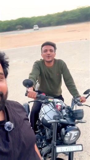 BIKE PER MASTI 😃 #viralvideo #trending #youtubeshorts #shortsfeed