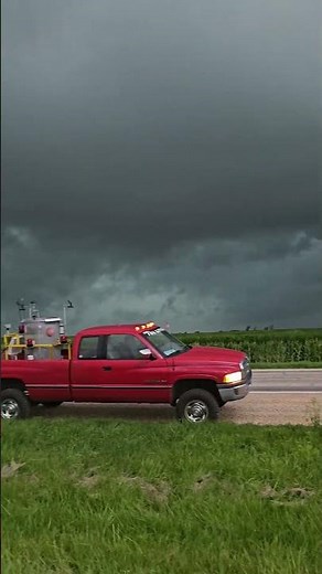 Twister Truck chasing in The Extreme #twister #twister1996 #dodge #stormchaser #weather #tornado