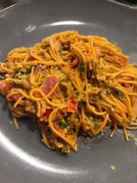 ANGEL HAIR PASTA 🍝 CHERRY TOMATOES , GARLIC & RED ONIONS AND HEAVY CREAM WITH PARMESAN CHEESE 💋♥️