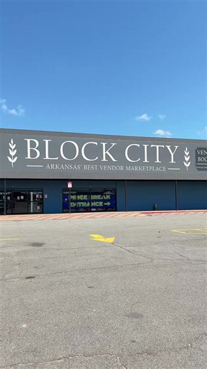 Happy Labor Day weekend! Come take a little stroll through Block City! 👀💕 So many booths, so many treasures, and something new to discover around every corner! 🛒🛍️ #BlockCity #BlockCityofRussellville #vendormarket