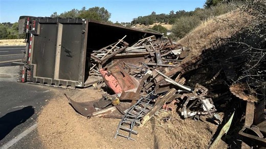 Big rig overturns on ﻿Mono Way in East Sonora