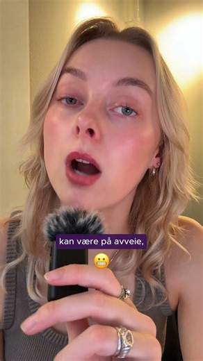 Har du noen gang fått varsel fra BankID som spør om det er du som prøver å logge inn, uten at du har gjort noe selv? 👀 Det kan føles både rart og litt skummelt, men det er viktig å vite hva du skal gjøre. Noen ganger skyldes det en feil. Andre ganger kan det være svindlere som tester om noen trykker ja. Får du en slik melding uten å ha logget inn selv, skal du alltid trykke «nei, avbryt». I videoen forklarer vi hvorfor dette skjer, og hva du bør gjøre hvis det dukker opp hos deg. Del gjerne vid