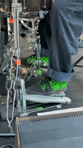 🎉 15 años de @los_viejos en el Atlantis Skatepark, CDMX 👴🏼⚙️🎸🛹🤘 El pasado fin de semana se armó una verdadera fiesta punk en Atlantis, Chapultepec, celebrando los 15 años de “Los Viejos” El bowl rugió con el sonido de @gularock , Soda y claro, los mismísimos Viejos, cerrando con toda la furia que los caracteriza 🔥 Entre riffs, gritos y ollies, se rifó la competencia de Best Trick, y también vivimos uno de los momentos más significativos del día: Rayar por un año al ganador del best trick 