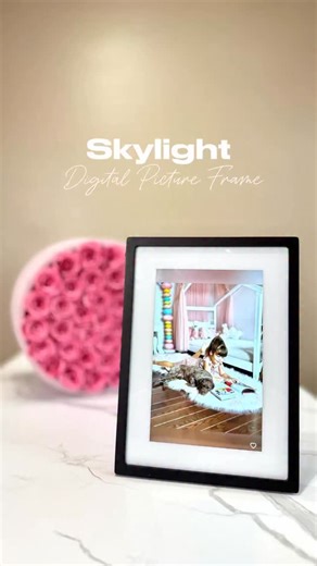 Senar 🎥Travel-Lifestyle-Mom 🔍 on Instagram: "🖼️✨ The Skylight Frame (10”) Share Moments Instantly Turn your favorite memories into a living photo album 💕 The Skylight Frame lets you send photos to your loved ones from anywhere in the world, and they appear in seconds. @myskylight ✔️ Beautiful 10” touchscreen display ✔️ Easy for all ages to use 👵👶 ✔️ Holds thousands of photos 📸 ✔️ No app or subscription required 💡 Why you’ll love it: 📱 Pinch, zoom & crop right on the frame 🎁 Gift Mode: