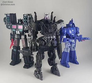 37 reactions · 5 comments | I wonder if ROTB Scourge will have any similarities to RID2001 Scourge or G1 Scourge? Maybe he will combine elements of both? Or maybe he will have no similarities to either other than his name? Im sure some might feel that would be a missed opportunity. Maybe we will find out more on June 9th. A new trailer drops tomorrow April 27th 2023. #TransformersRiseOfTheBeasts | Unicron.com | Facebook