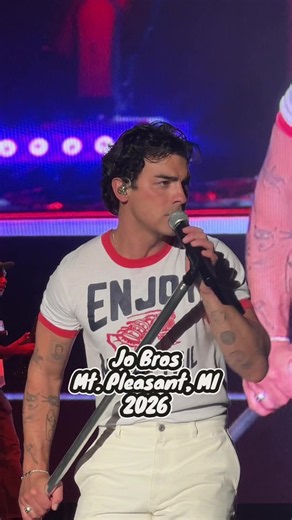 Jonas Brothers live in Mt. Pleasant 2026 — Vacation Eyes & Growl setlist