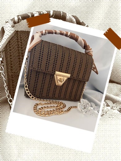 A stunning mocha brown mesh canvas bag that’s giving quiet luxury vibes! Handcrafted on a plastic mesh canvas, the textured pattern creates beautiful vertical detail that makes this bag truly one of a kind. The gold hardware — chunky chain strap, turn-lock closure and top handle — elevates the whole look. And that brown & white printed silk scarf wrapped around the handle? Chef’s kiss. #handmadebag #diybag #quietluxury #styleinspiration #baglover