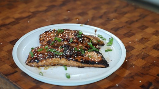 Whip up this tasty Asian Salmon from @thehungryhussey in under 25 minutes! Perfectly marinated and topped with green onions and sesame seeds, it's a weeknight winner. Ingredients 4 pieces of salmon 1 tablespoon avocado oil or olive oil For the Marinade: ¼ cup soy sauce 1 tablespoon hoisin sauce 1 tablespoon Shaoxing wine (or rice wine vinegar as a substitute) 2 teaspoons grated ginger 2 teaspoons minced garlic For Garnish: Green onion tops, sliced Sesame seeds Other Items Needed: 1 gallon-sized 