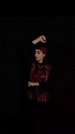 ‎وحیدطبیب|گوینده|مدیردوبلاژ‎ on Instagram‎: "🔥 درست همانجا، همان ساعت ! تو سر قرارمان حاضر شدی ! از تو غیر از این هم انتظار نمی‌رفت ! چون تو قبل از من به خودت وفادار بودی ! "رها در آزادی" این جمله شاید شعاری بود که تو با شعور و جان و تنت به آن جامعه عمل پوشاندی و فریادش زدی ! تو تمام خستگی ها را قال گذاشتی ! به نشدن‌ها،شدن را آموختی ! باور را در آغوش کشیدی ! گیاه امید را دل مهربانت هر روز پروراندی! تو سرمست،رقصان،راسخ،دلیر،پرشور،شادان و "رها" آمدی ! تو سر قرارمان حاضر شدی؛ درست همانجا،همان روز،