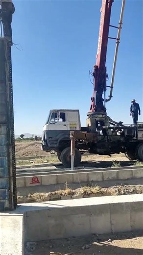 Concrete pouring of 4 meter high columns. Please support us workers. 🙏🌹