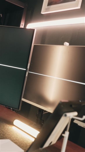 Another 20s crash course on how I edit a circular timeslice using Lightroom, Affinity Photo, and Final Cut Pro. - Timelapse was shot on the Sony A7R3 with Sony 70-200 F4 G BROLL edit was shot on the Sony FX3 with Sigma 40mm F1.4 ART and Sigma 105mm F1.4 ART - Much love to those that read my captions. - #timelapse #timeslice #Montreal #PhotographyEdit