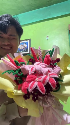 My first 💐 #fuzzywire #bouquet #fayewebster #fyp Using manila paper was a bit scary😆