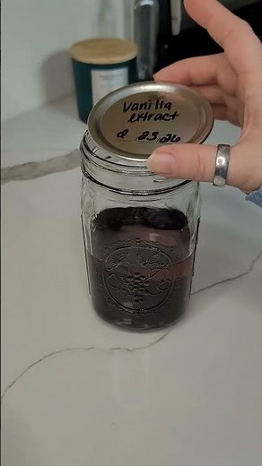 How to Make Homemade Vanilla Extract (Easy Recipe)