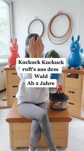 Kuckuck Kuckuck ruft's aus dem Wald. 3 Varianten zum Mitsingen und Bewegen ab 2 Jahre. #me #kidsmusik #fürdich #kuckuck #frühlingslied #singenmitkindern #kindergarten #spielideenfürkinder #erzieherin #erzieherideen #foryoupage #mitmachvideo #kitaidee #kinderlied