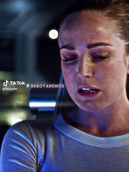 Eobard Thawne y la Supercomputadora en Legends of Tomorrow