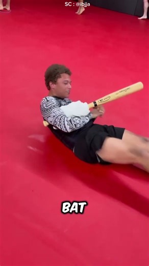 This Leg Lock Breaks a Bat Like It’s Nothing.