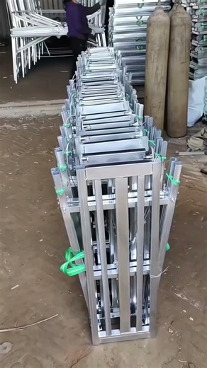 Portable folding work platform - Compact, foldable, and ready in seconds