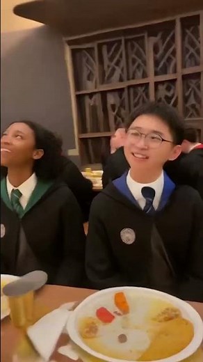 Kwebbelkop walking in hogwards