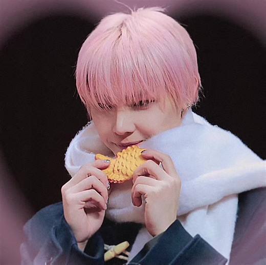 my weno…. my strawberry cat... 🫩🫩 i love him and this song so bad 💔 #andteam_nicholas #wangyixiang #nicholasedit #andteam #fyp