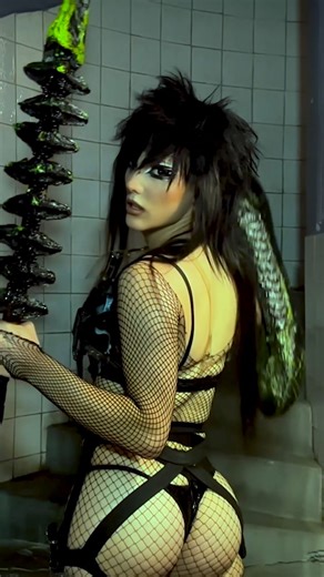 Alex Elektra on Instagram: "This week in @dragduel the category is Battle ready 🗡🗡🗡 and as @dejaskye said its AVP Alex vs Predators 🤣👽 Spear is redesigned alien tail from the trailer and alien head is fully crafted and painted by me like everything else 💁‍♀️ . . . . #alienvspredator #alienearth #dragduel #dragduelseason3 #dragqueen"