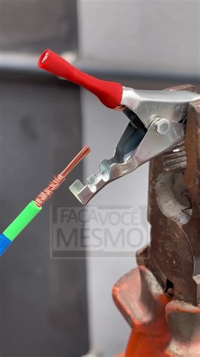 How to Properly Lock a Wire into an Alligator Clip