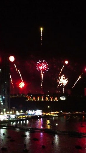 Stunning New Year's Fireworks Display in Pattaya: A Quick Glimpse!