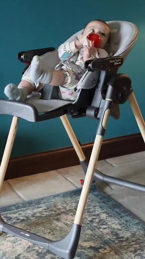 💡1 seggiolone, 2 utilizzi! 💡Scopri il comodissimo seggiolone-sdraietta Prima Pappa follow me omologato dalla nascita. 💡 Con le sue 4 ruote antigraffio il seggiolone ti segue ovunque e il sistema blocco freno è a prova di fratellino. 🇮🇹 Made in Italy. 📸 Disponibile anche da Negozio Primo Fiore | Peg Perego