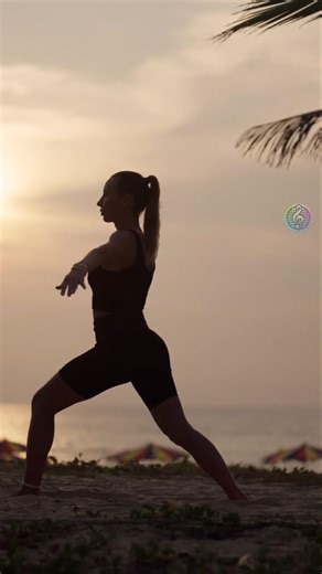 Relaxing Beach Yoga Flow 🌅 #stretching #yoga #aesthetic