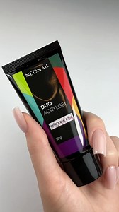 🌸✨ Ein Traum aus Rosa, Glanz und Haltbarkeit – wir stellen euch unsere neuen DUO Acrylgel-Farben vor! Perfekt, um Nägel zu verlängern oder zu verstärken, und das Beste? Die Anwendung ist für jede Stufe geeignet, ob Anfängeroder Pro! 💅🏼⁠ ⁠ Mit schimmernden Nuancen wie Shimmer Pansy und Celebrate Rose bis hin zu eleganten Tönen wie Cover Nude oder Cover Peach Blush bringen wir für jeden Geschmack etwas mit. 🌹✨💖 Welche Farbe würdet ihr zuerst ausprobieren? 🌈👇⁠ ⁠ PS: Kein Splittern, kein Krat