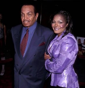 #JanetJackson pays tribute to her father. #BETBreaks | BET