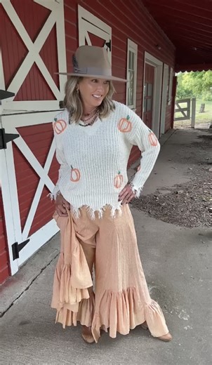 🍂 Pumpkin spice & everything farm girly nice! 🎃✨ This outfit is pure fall magic — cozy pumpkin sweater, ruffled pants made for twirling, and a whole lotta autumn sass. 🍁💛 Whether you’re heading to the pumpkin patch or just feeling festive on the farm, this look’s got you covered! 👢🤎 👉https://farmgirlsfancyfrills.com/products/orchard-way-light-coral-pants 👉https://farmgirlsfancyfrills.com/products/all-things-pumpkin-sweater #FarmGirlsFancyFrills #FarmGirlyFall #PumpkinPatchPerfect #CozyCo