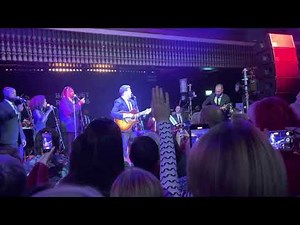 Michael Bublé - One Night With You (Elvis Cover) - Live In Kingston