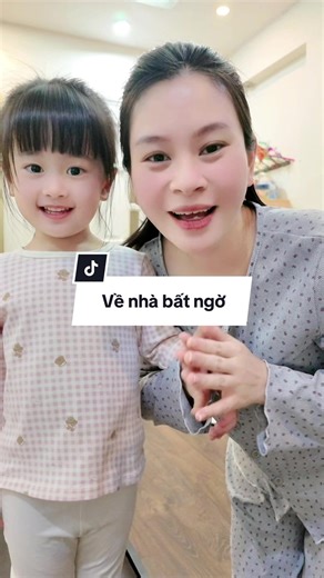 Phản ứng của bố khi mẹ và các em về nhà bất ngờ #EmbeDauDau #embedangyeu #mevabe #xuhuong