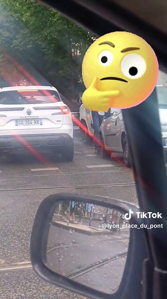Accrochage entre une voiture et une camionnette à Lyon