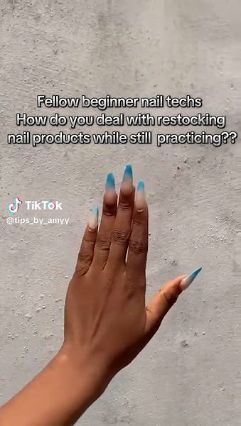 It's very frustrating for real 😭......#selftaughtnailtech💅💅💅 #beginnernailtech #tips_by_amyy #fyp #almondnails #viral #acrylicapplication