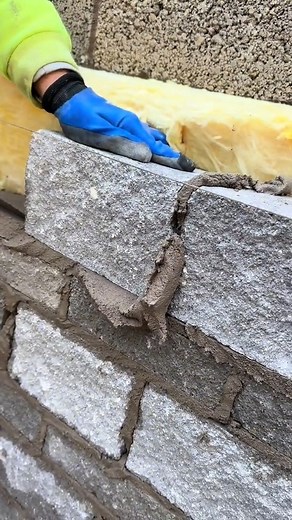 168K views · 1.2K reactions | 211.How To Lay Bricks tricks For Beginners Using a line 隣隣隣隣#brickhouse #bricks | Bricklayer | Facebook