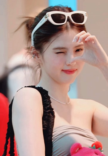 Discover the Beauty of Han So Hee with Dispatch App