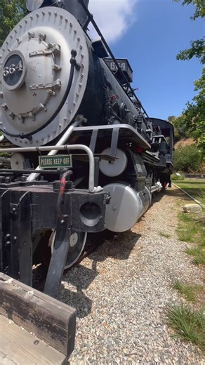 Viajando por California on Instagram: "📍Nombre: Travel Town Museum 📫 Dirección: 5200 Zoo Drive, Los Angeles, CA 90027 📍Ubicación: Dentro de Griffith Park, cerca del Los Angeles Zoo y el Autry Museum. 🕒 Horario: Abierto todos los días de 10:00 a.m. a 5:00 p.m. (excepto Día de Acción de Gracias y Navidad) 💵 Entrada: Gratis #california #hiddengems #hidden #travel #viajandoporcalifornia1 #losangeles #adventure #traveltown #museum #diversión"