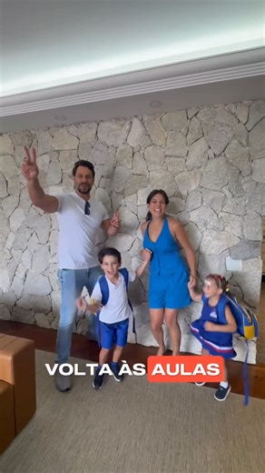Kamilla Salgado on Instagram: "VOLTA ÀS AULAS 🫶🏼 Nossa família mega empolgada com esse retorno! Pois dessa vez temos uma estreante muito especial! Gente o tempo voa! E agora é A VICKY que está indo pro @colegiomendeloficial junto com o Bento! Ela sempre ia deixar ele e buscar, e agora chegou finalmente a vez dela! A gente fica só na expectativa desse sucesso! Amamos essa escola, e confiamos muito nessa adaptação! Ah e fiquem ligados nos stories que eu contos os detalhes da adaptação escolar da