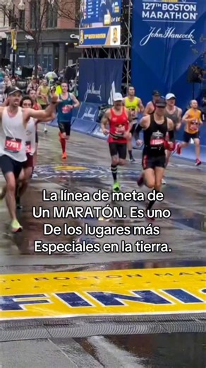 La magia que tiene el maratón. Ninguno es igual. De todos aprendes. Las emociones siempre afloran. #run #running #emotion #motivation | Runner Factory