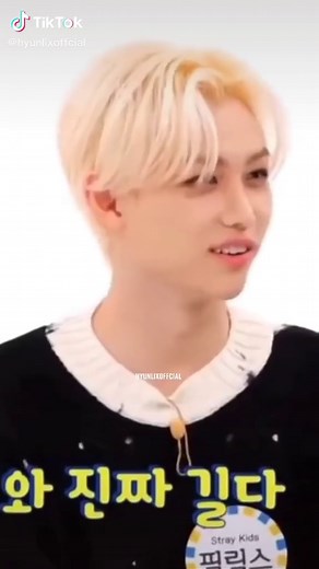 Comparing Hyunjin and Felix's Hand Sizes: A Surprising Discovery