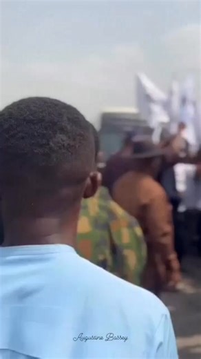 The National Chairman of the APC Prof Nentawe Yilwatda touchdown Uyo, Akwa-Ibom state and got a very warm welcome at the airport from so many music and dancing groups. After teaching Uyo people some dancing steps, he then proceeded to Akwai-Ibom state university where he’ll be delivering a lecture. #Akwa-IbomStateUniversity SSA media ( PR) to the National Chairman of APC | Zara Onyinye