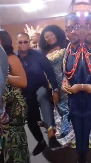 Balle de Match, certifié Disque d’Or par l’AMC Africa Music Charts, s’impose comme le meilleur album congolais de la décennie. Un succès mondial, planétaire, hors normes. Comme un grand cru, cet album prend de la valeur avec le temps : plus il vieillit, plus son impact grandit. Près de trois ans après sa sortie, Balle de Match continue de dominer les scènes du monde entier — maquis, bars, terrasses, boîtes de nuit — pendant que la majorité des albums sortis à la même période ont déjà disparu. Le